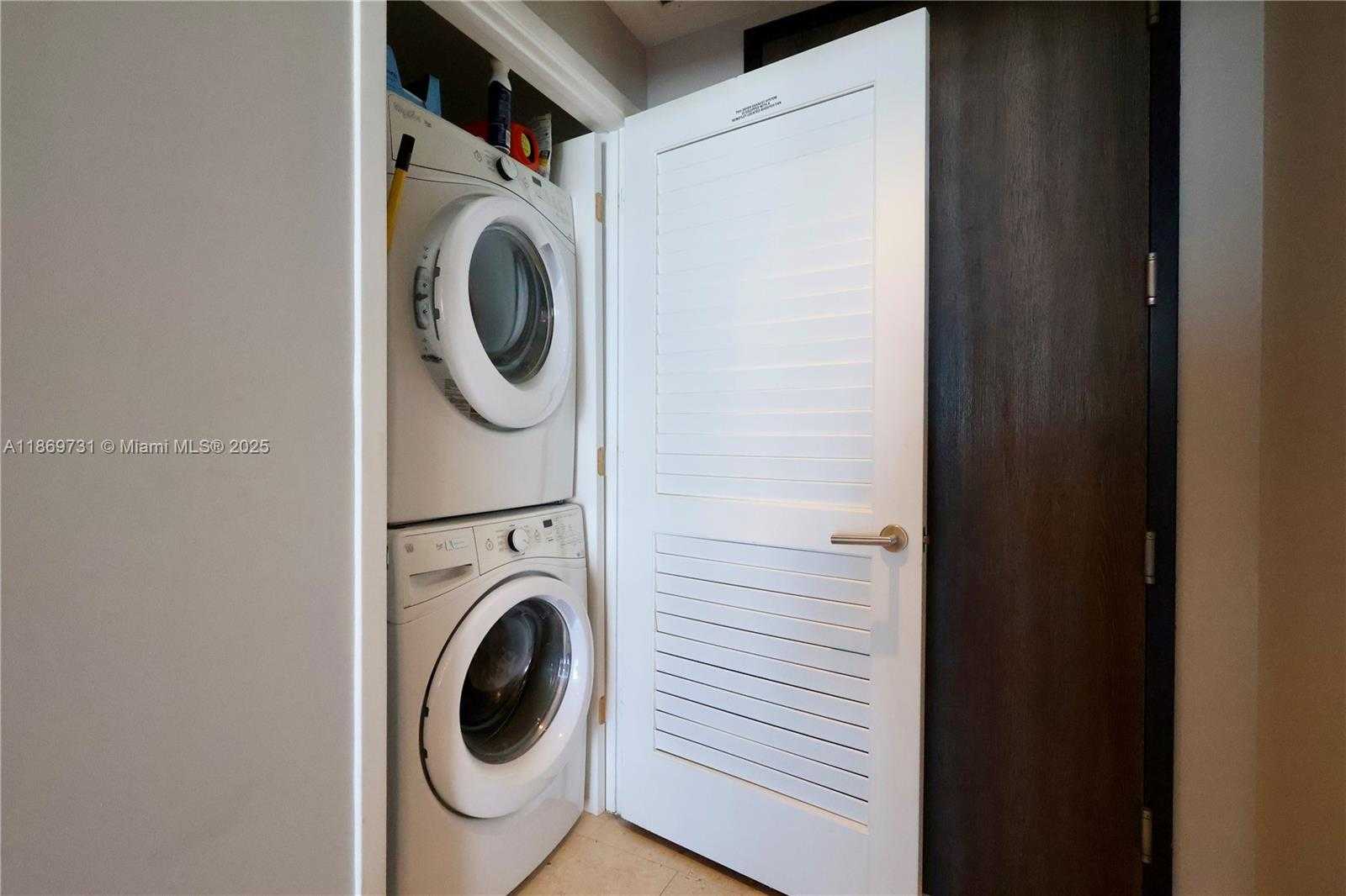 Small Image of 68 SOUTH EAST 6TH ST #3607, Miami Number 29