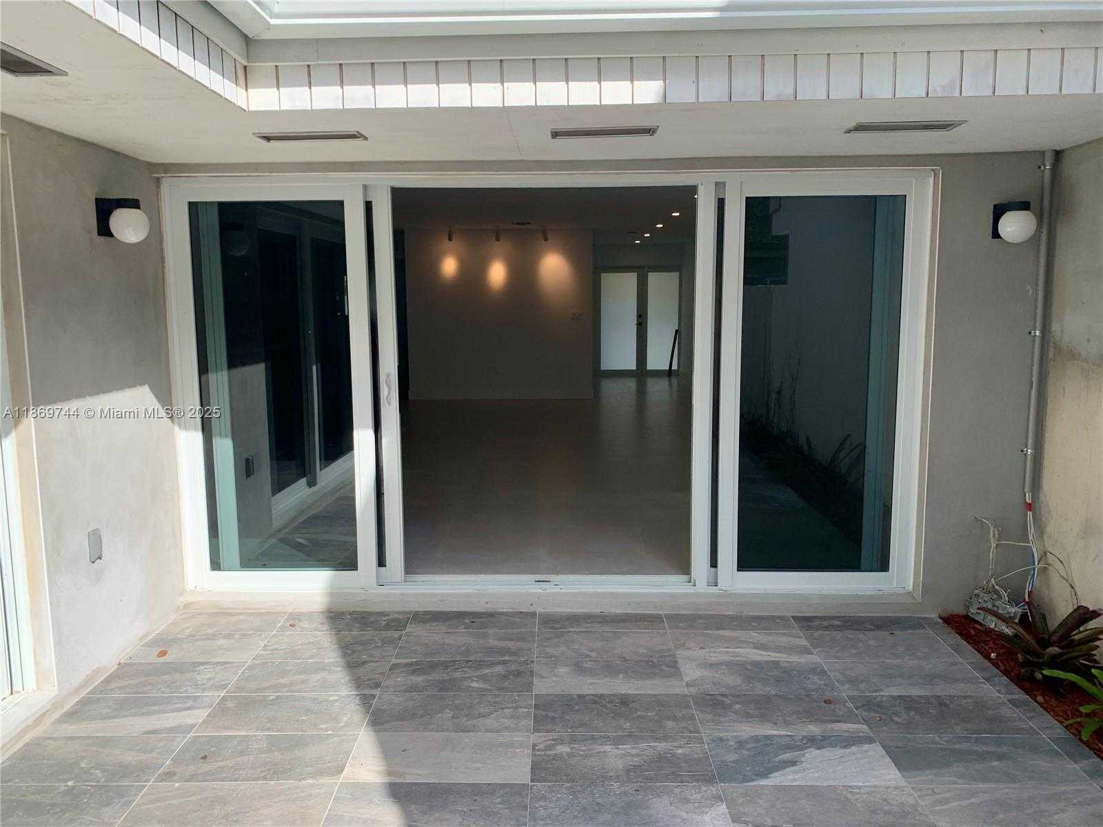 Small Image of 8230 SOUTH WEST 81ST CT, Miami Number 10