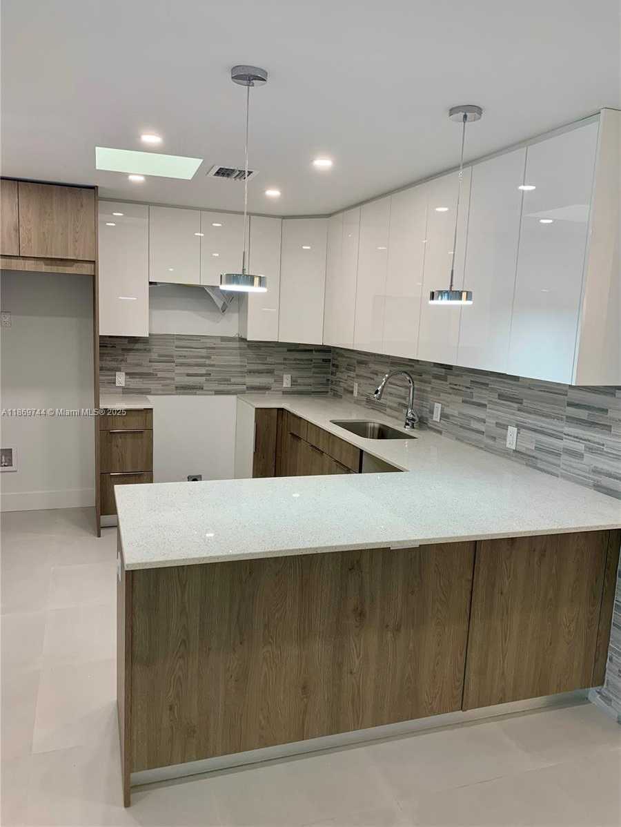 Small Image of 8230 SOUTH WEST 81ST CT, Miami Number 12