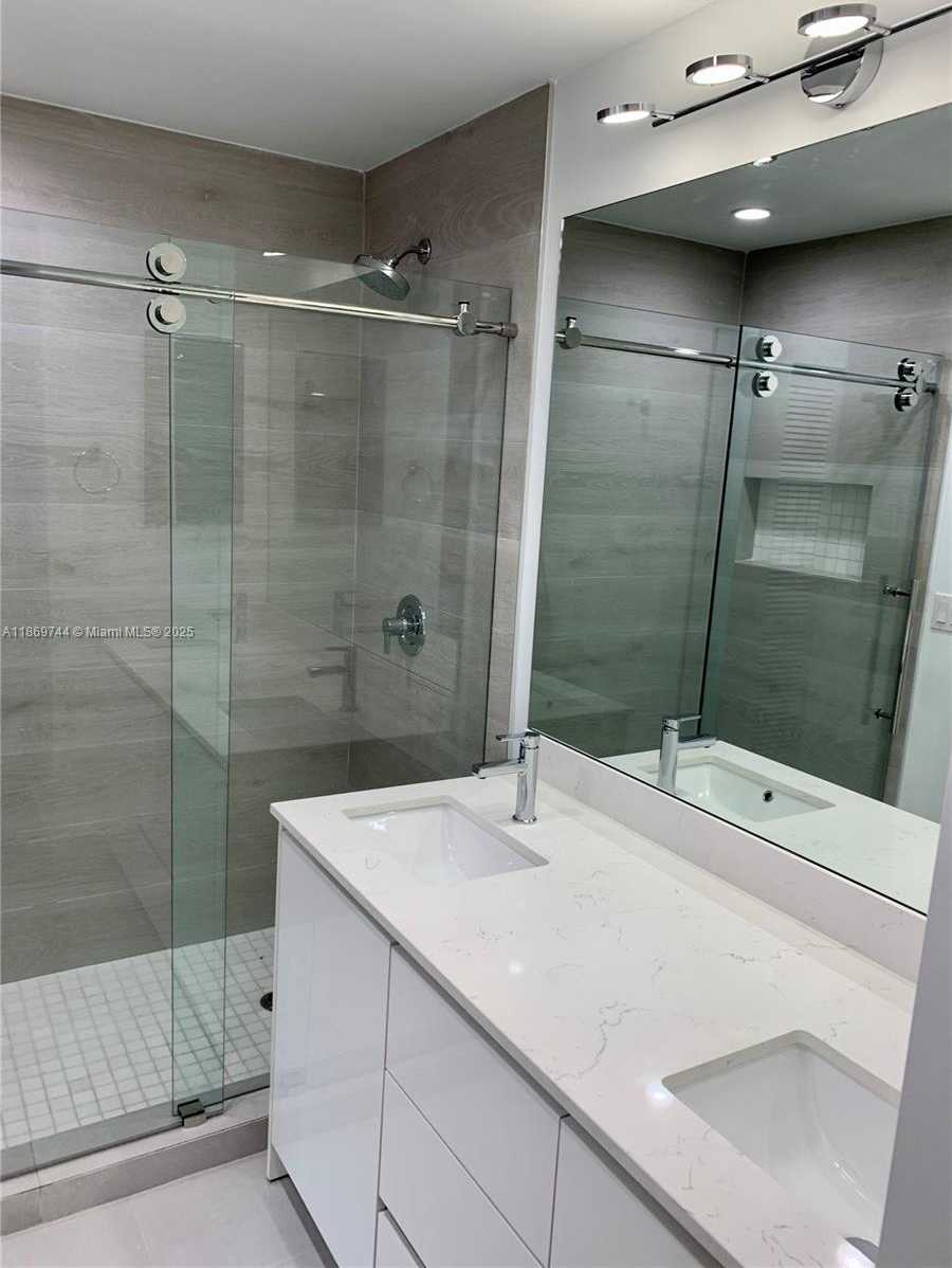 Small Image of 8230 SOUTH WEST 81ST CT, Miami Number 4