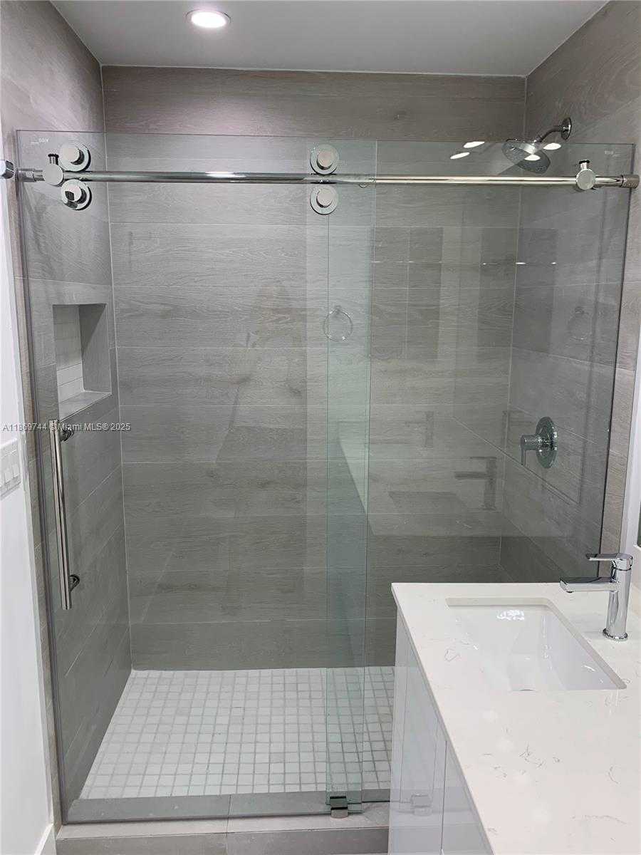 Small Image of 8230 SOUTH WEST 81ST CT, Miami Number 5