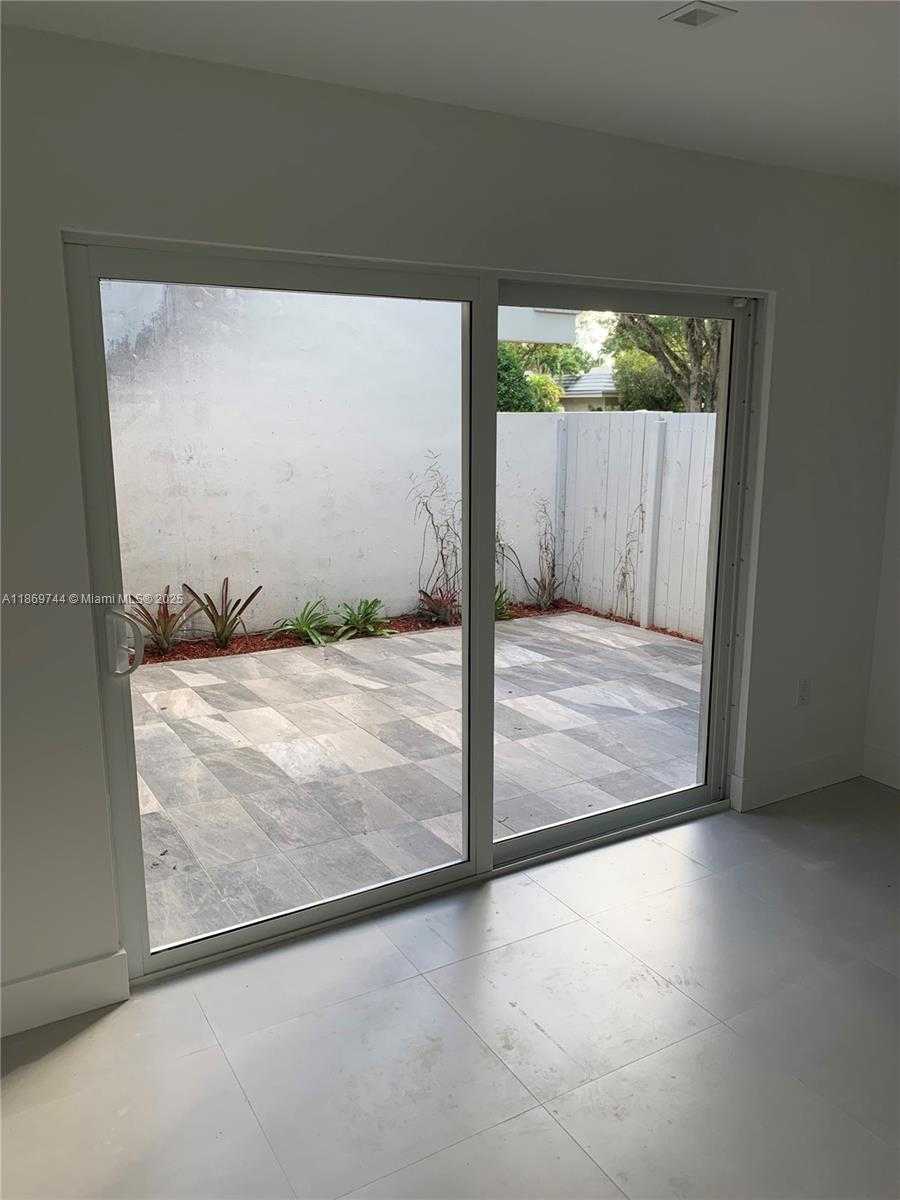 Small Image of 8230 SOUTH WEST 81ST CT, Miami Number 7