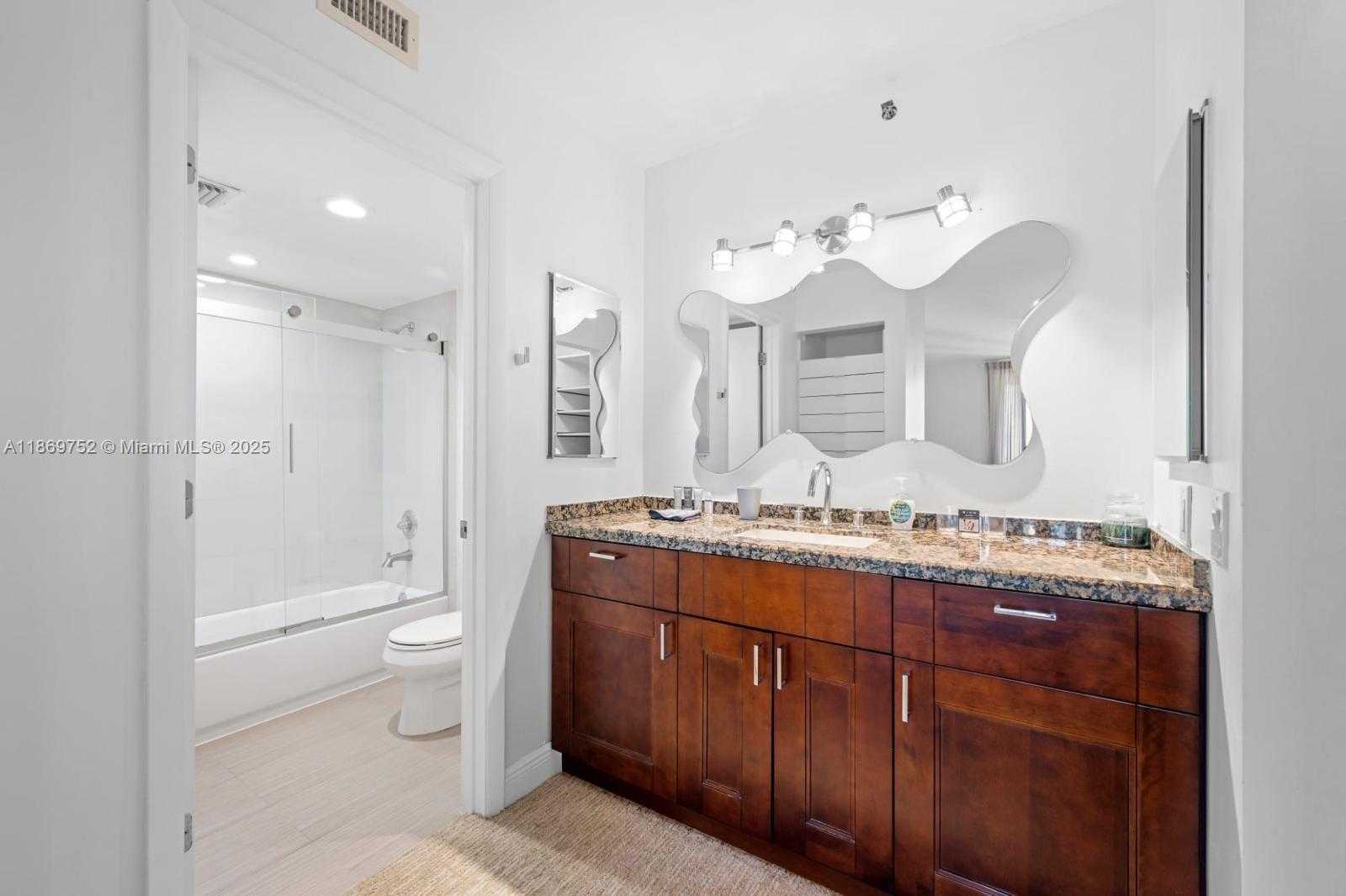 Small Image of 19701 EAST COUNTRY CLUB DR #5502, Aventura Number 14