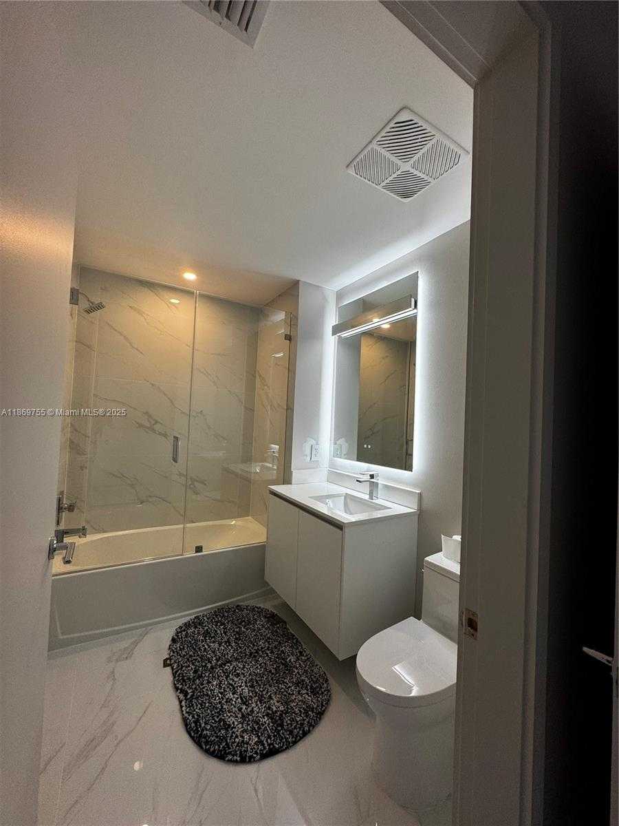 Small Image of 700 NORTH EAST 24 #2206, Miami Number 12