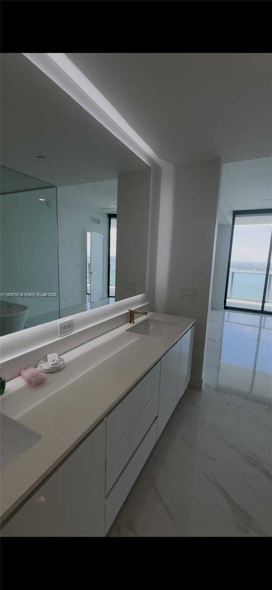 Small Image of 700 NORTH EAST 24 #2206, Miami Number 21