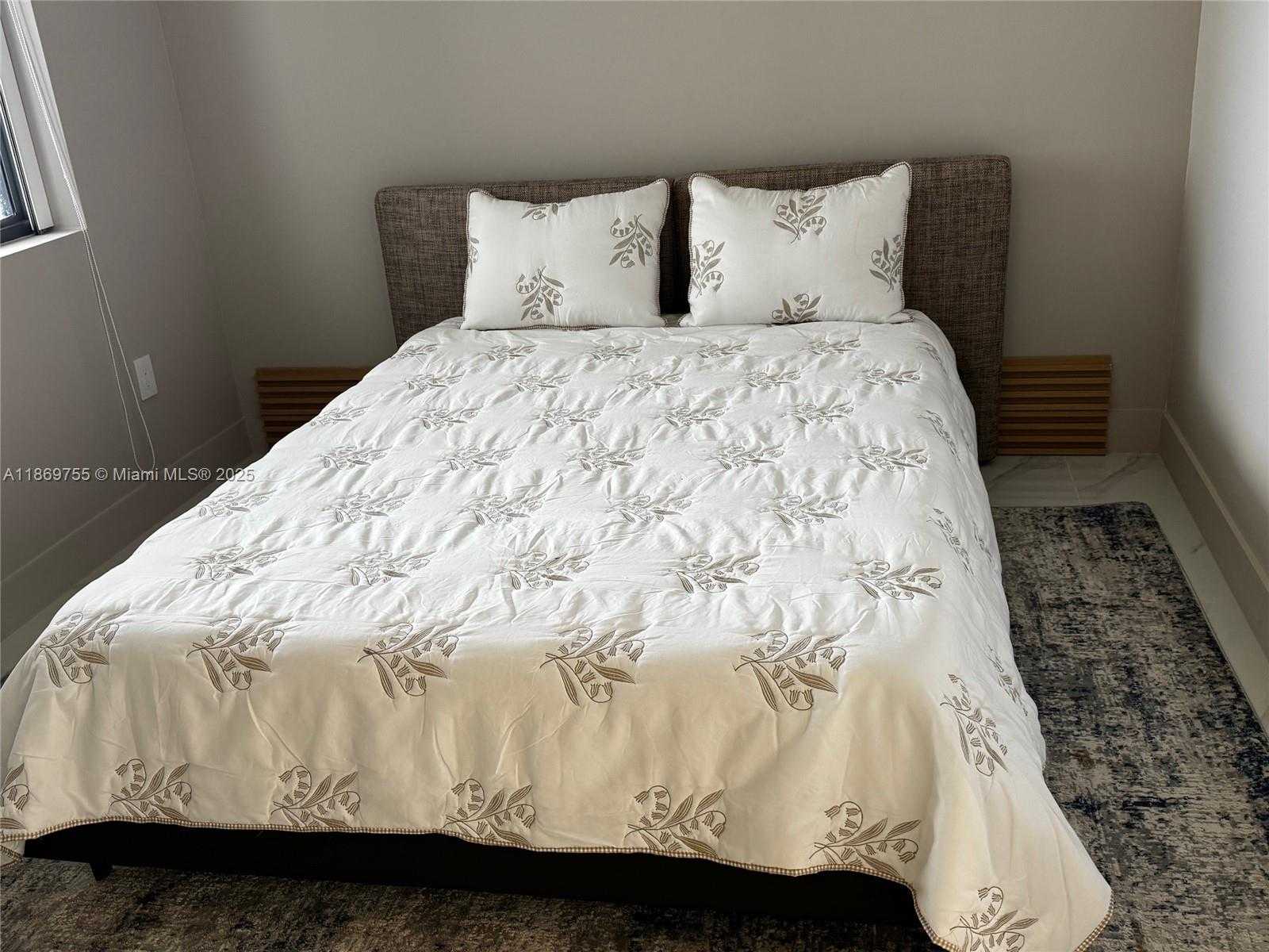 Small Image of 700 NORTH EAST 24 #2206, Miami Number 32