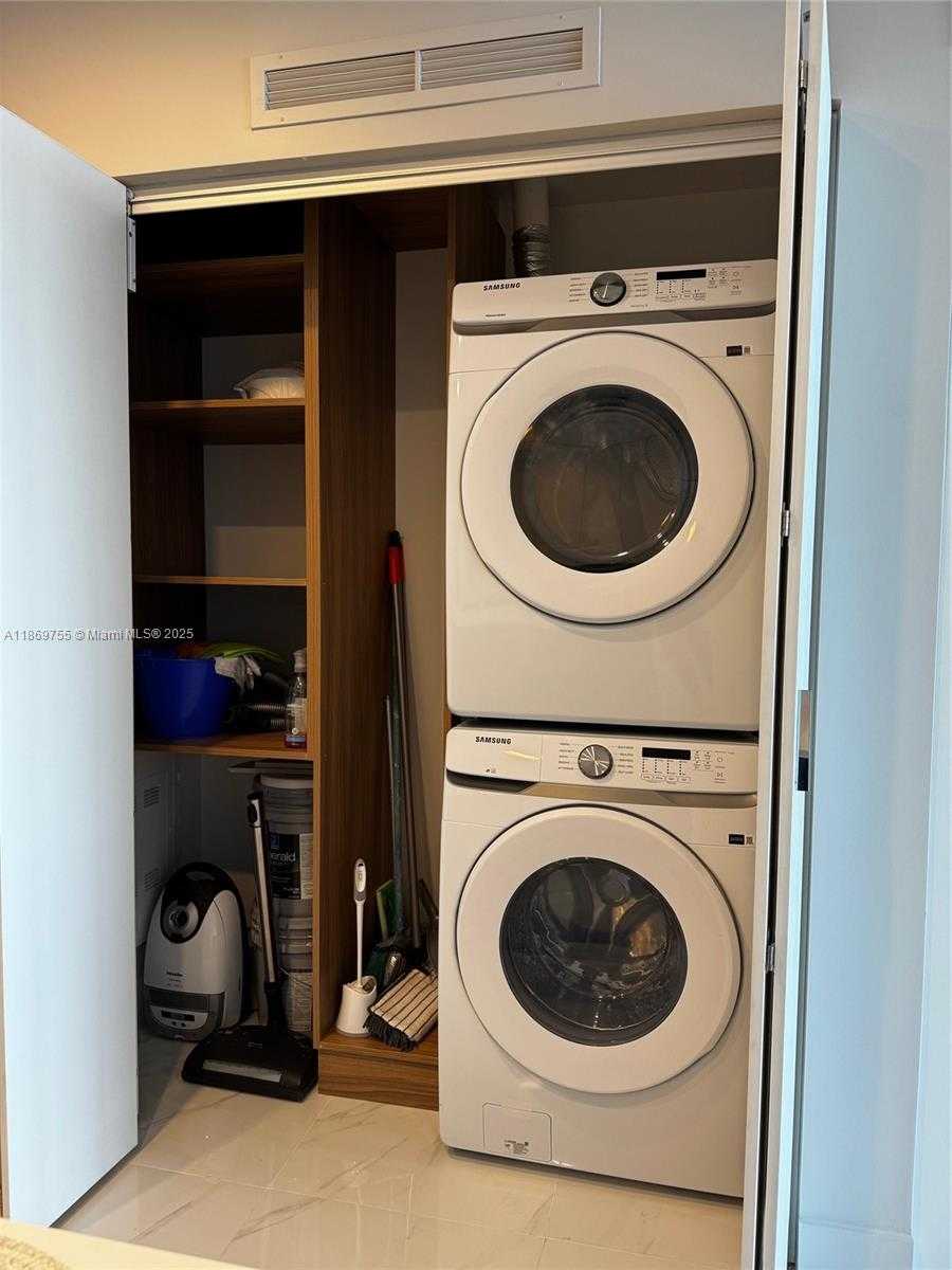 Small Image of 700 NORTH EAST 24 #2206, Miami Number 35