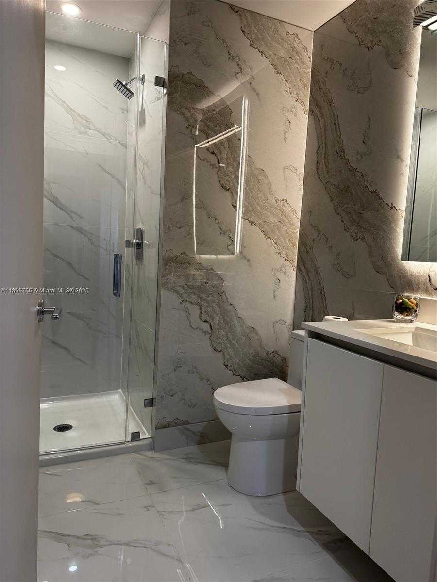 Small Image of 700 NORTH EAST 24 #2206, Miami Number 38