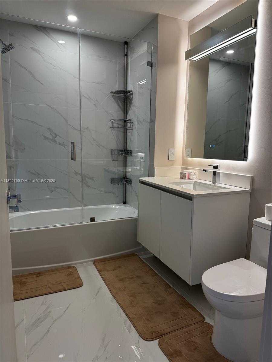 Small Image of 700 NORTH EAST 24 #2206, Miami Number 39