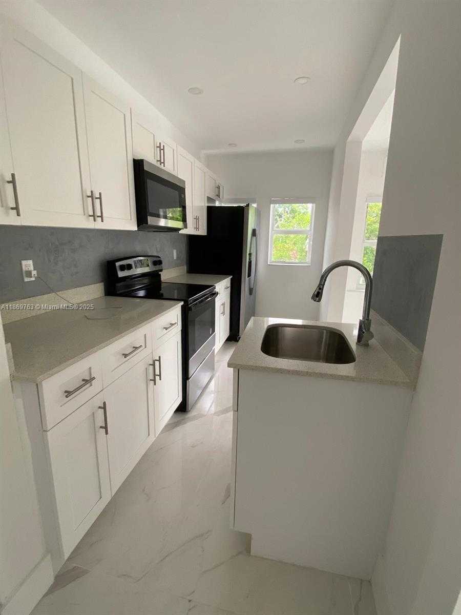 Small Image of 1015 SOUTH 17TH AVE #3, Hollywood Number 7