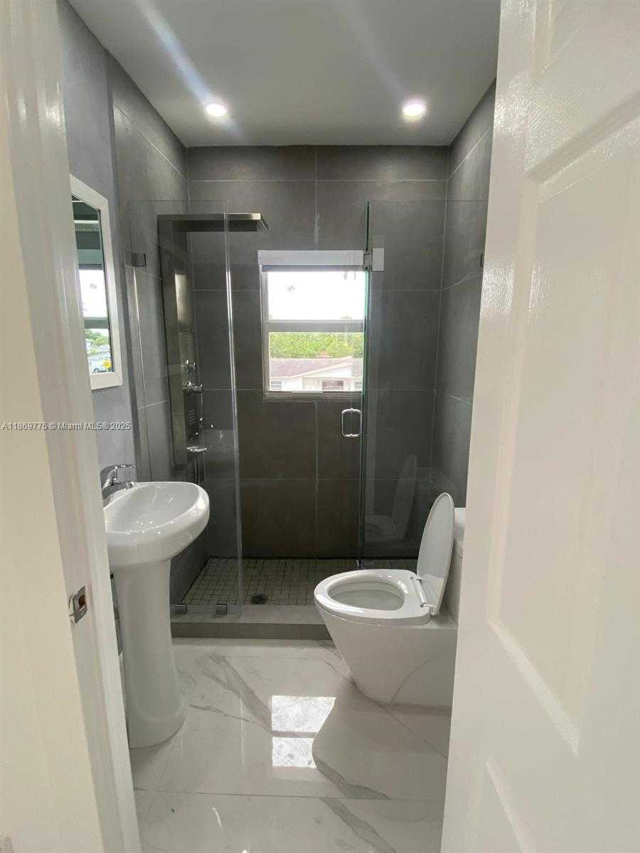 Small Image of 1015 SOUTH 17TH AVE #5, Hollywood Number 10