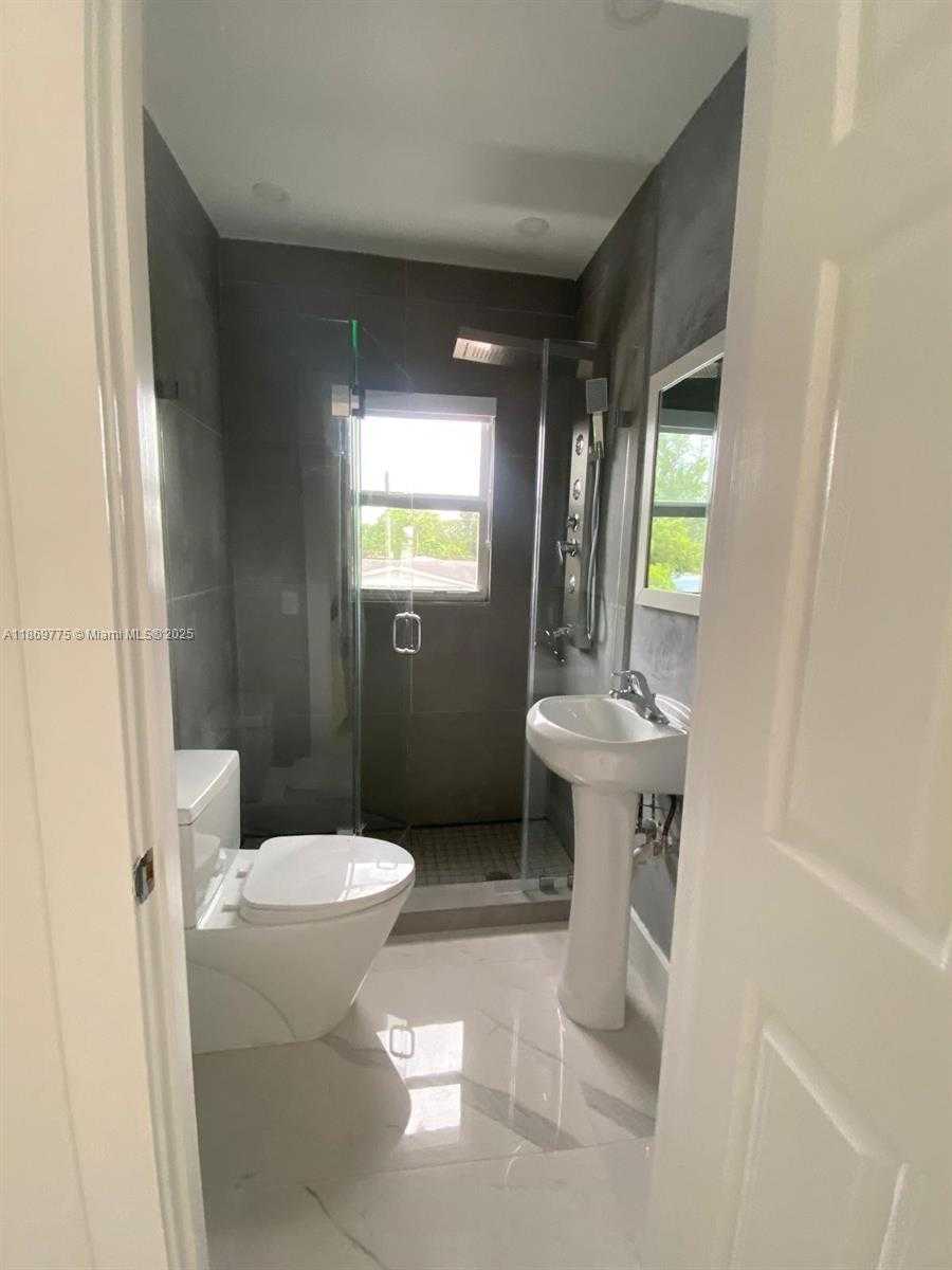 Small Image of 1015 SOUTH 17TH AVE #5, Hollywood Number 7