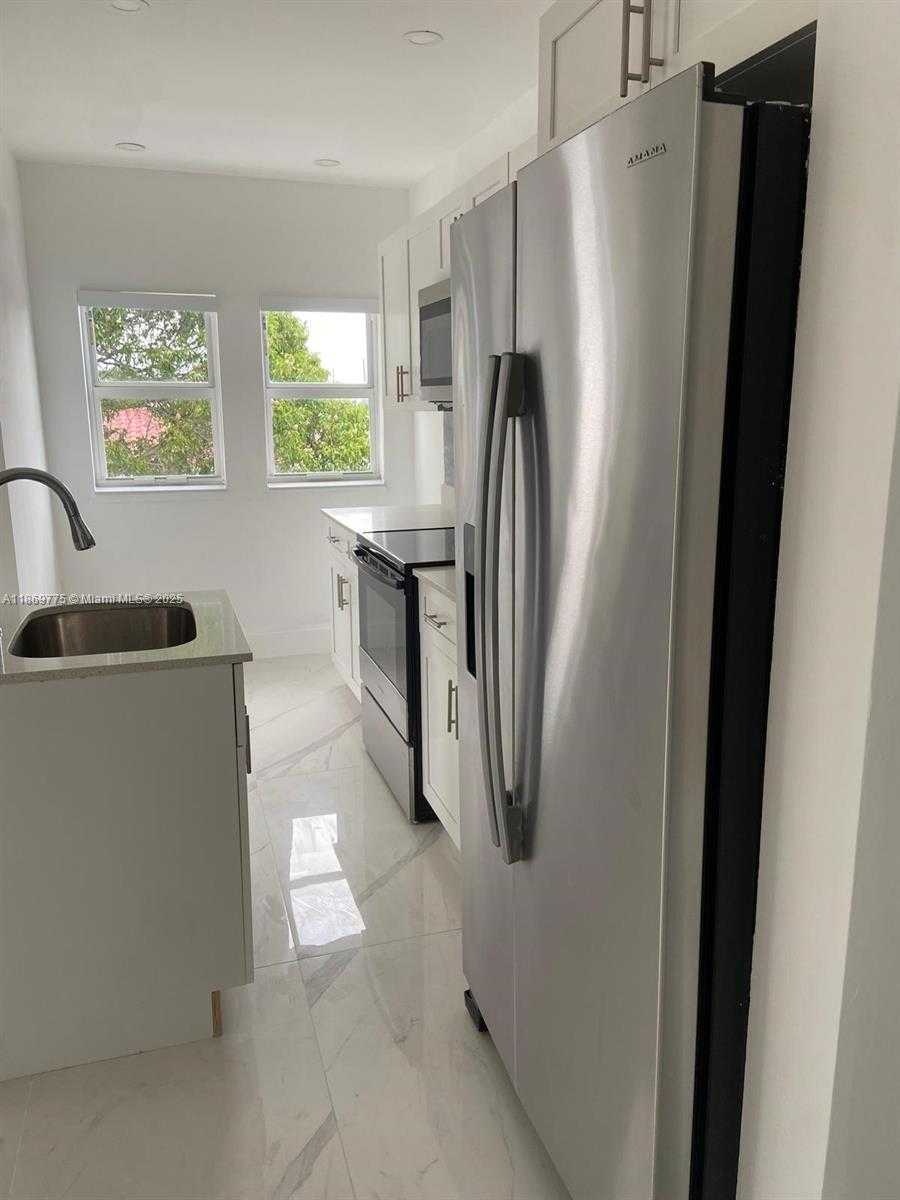 Small Image of 1015 SOUTH 17TH AVE #5, Hollywood Number 9