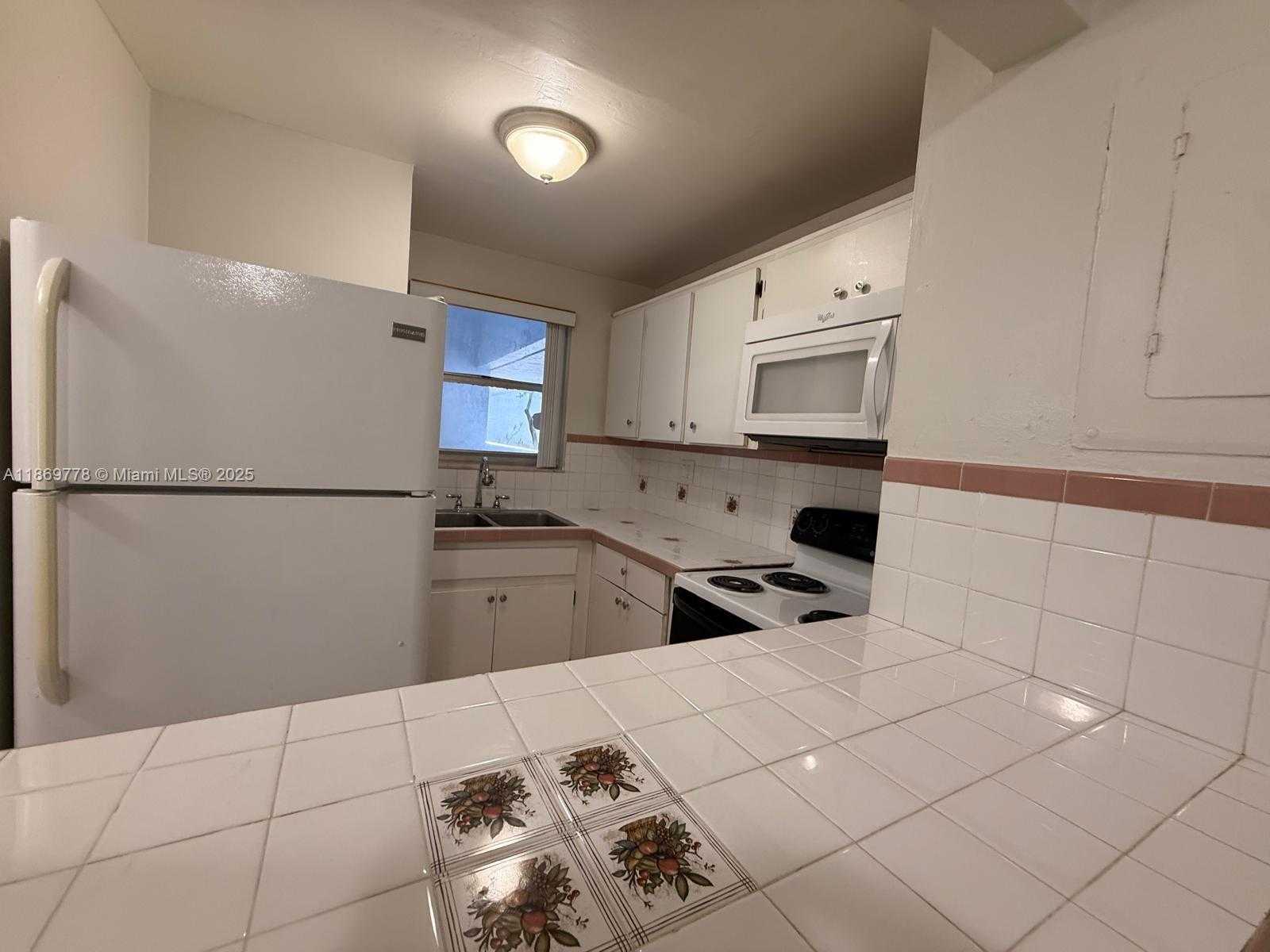 Small Image of 210 FONTAINEBLEAU BLVD #210, Miami Number 11