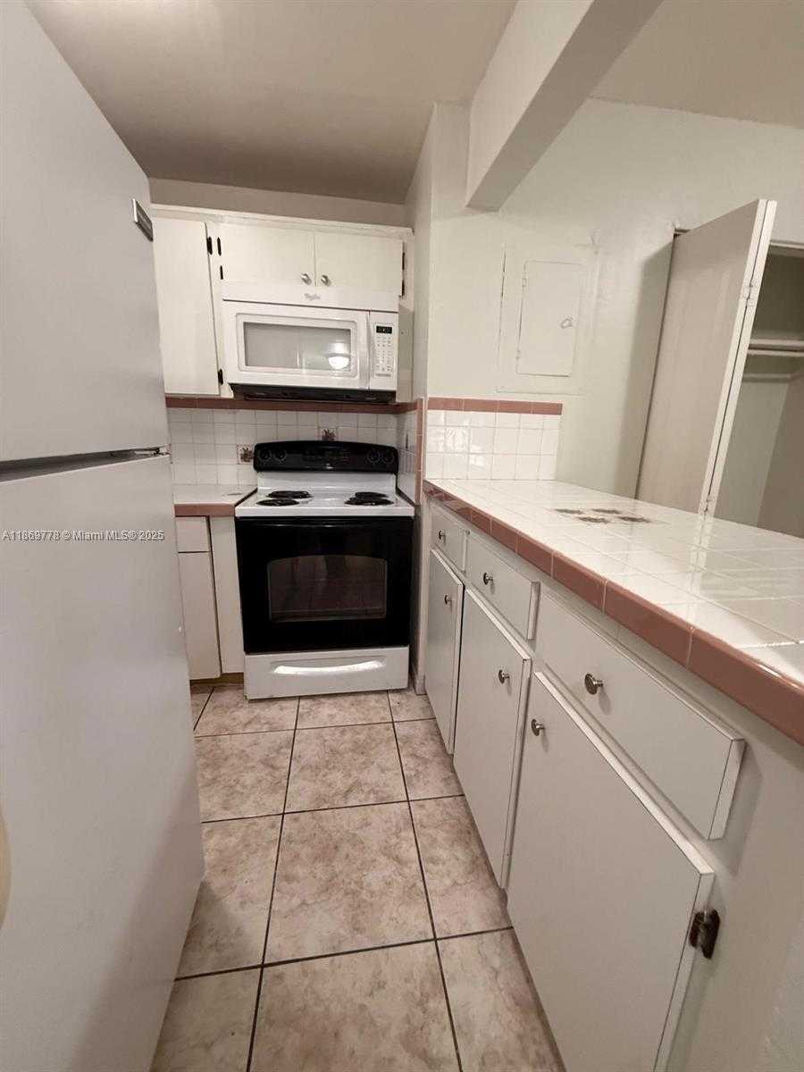 Small Image of 210 FONTAINEBLEAU BLVD #210, Miami Number 12