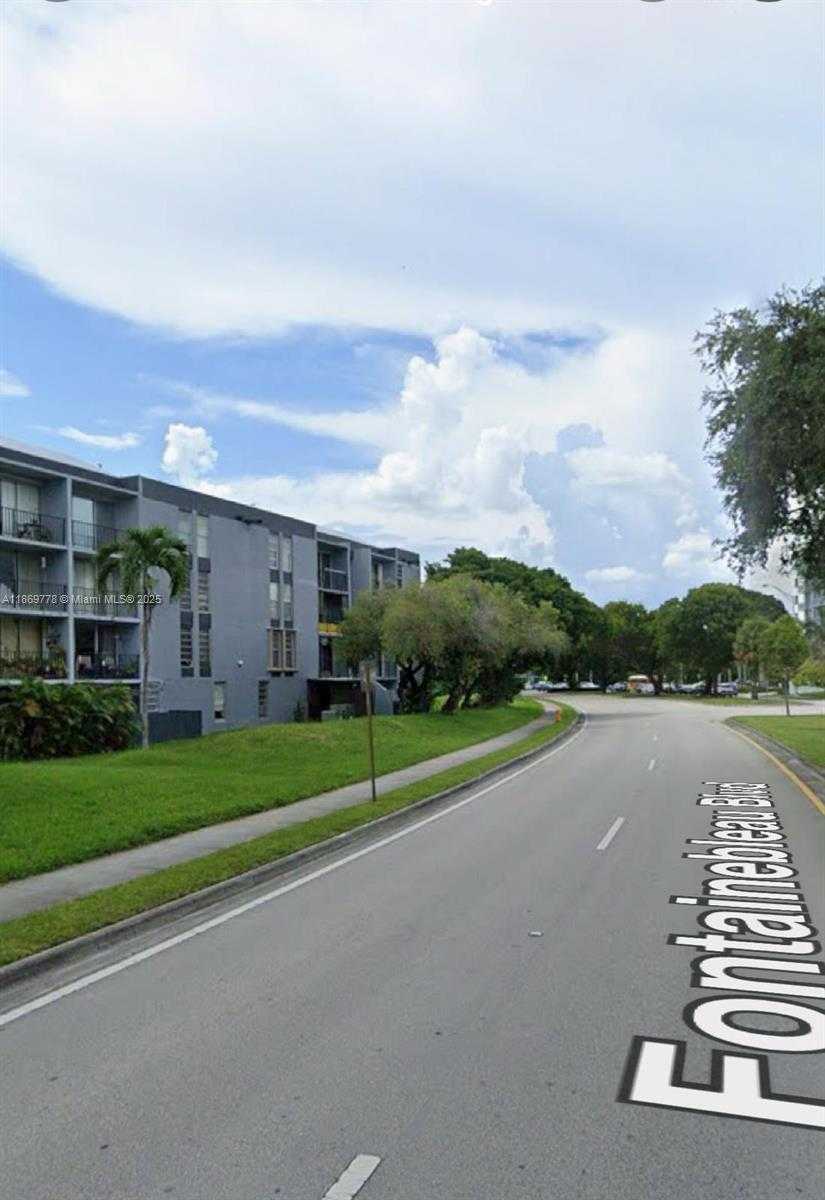 Small Image of 210 FONTAINEBLEAU BLVD #210, Miami Number 16