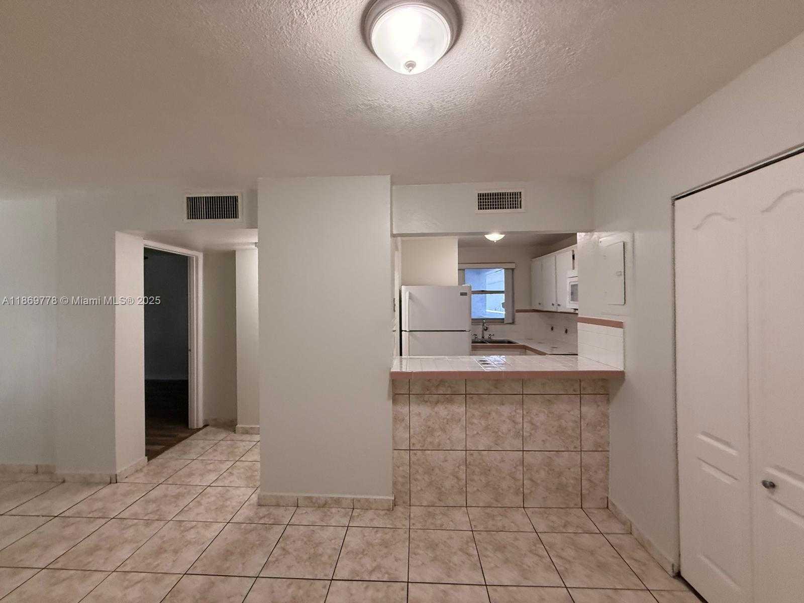 Small Image of 210 FONTAINEBLEAU BLVD #210, Miami Number 3