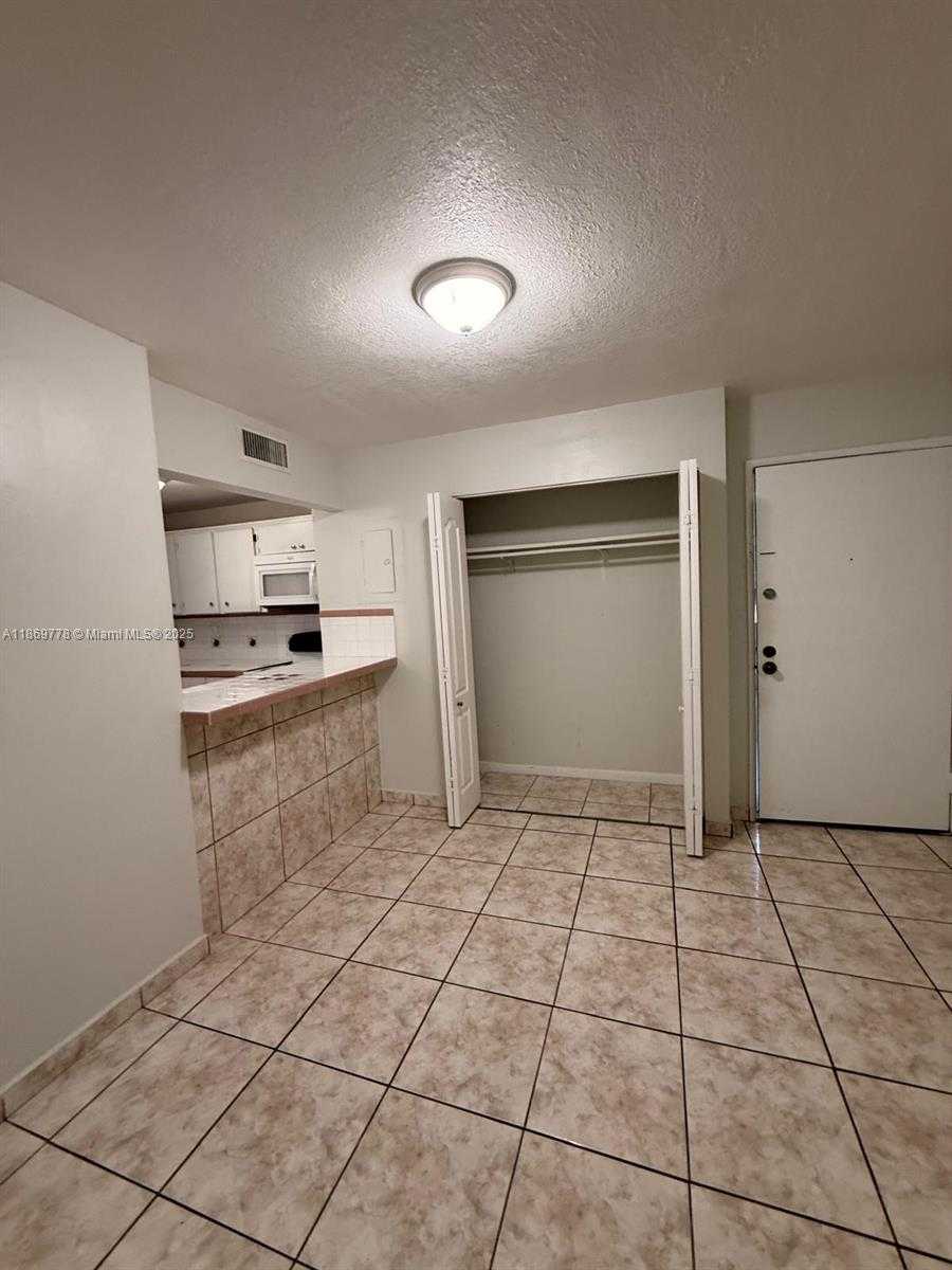 Small Image of 210 FONTAINEBLEAU BLVD #210, Miami Number 6