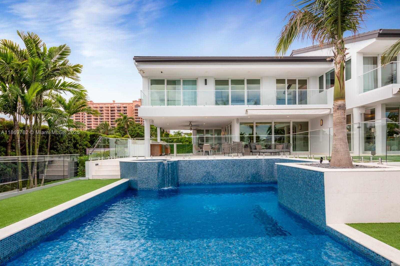 Small Image of 6819 SUNRISE PL, Coral Gables Number 11