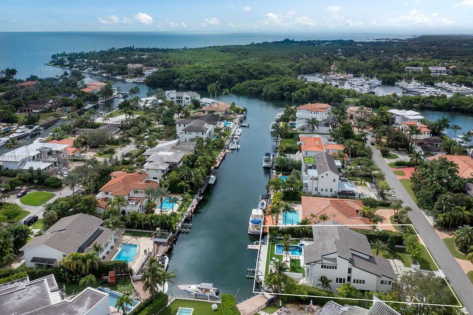 Small Image of 6819 SUNRISE PL, Coral Gables Number 2