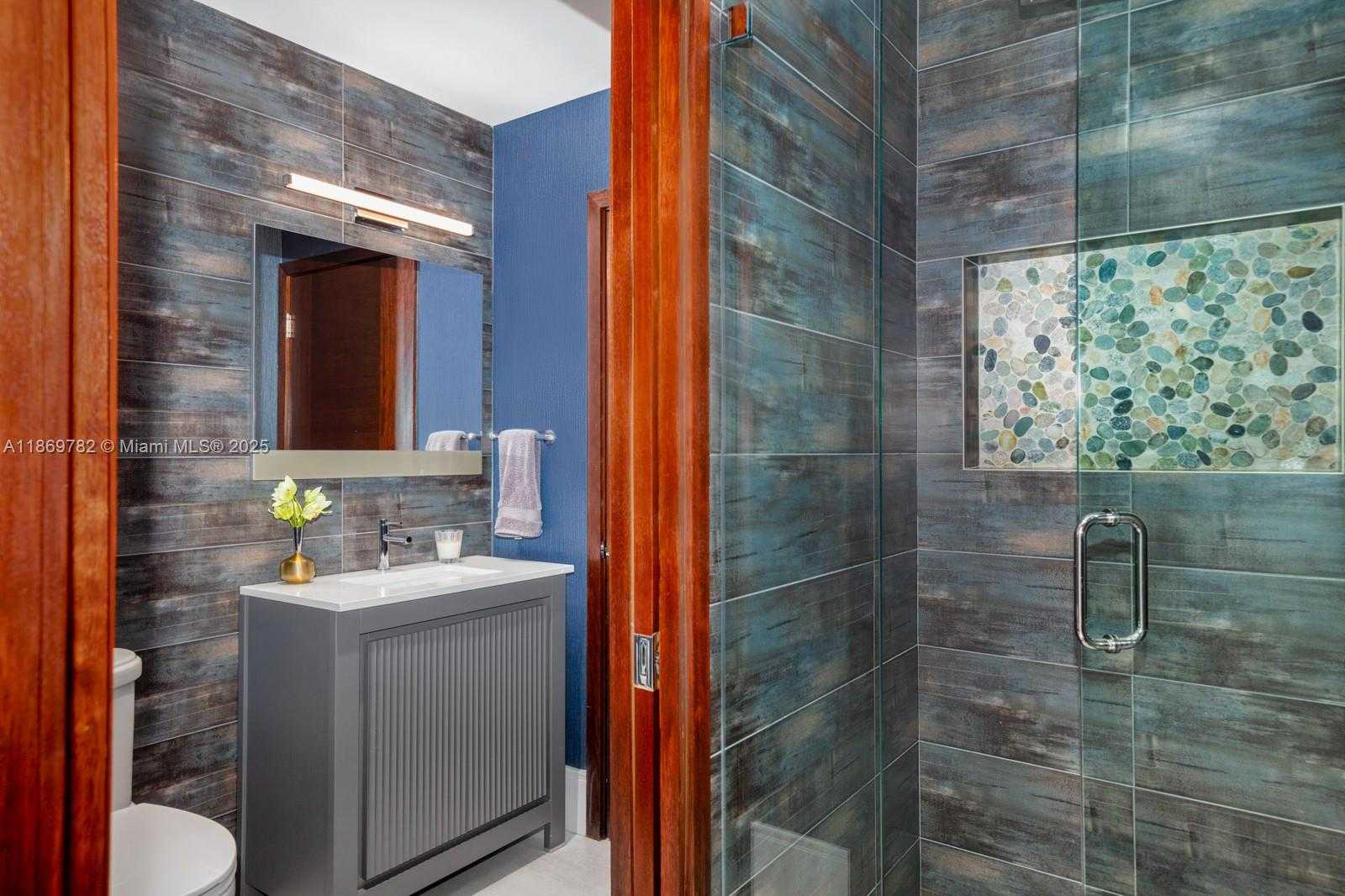 Small Image of 6819 SUNRISE PL, Coral Gables Number 24