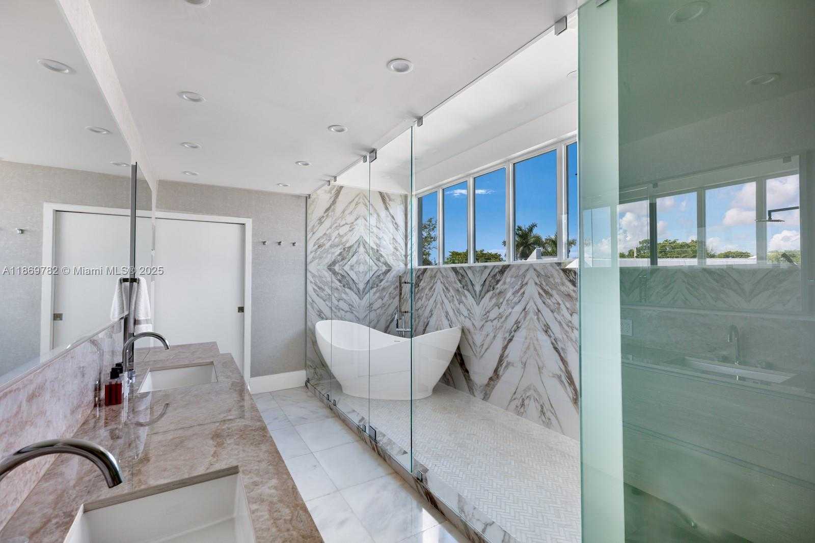 Small Image of 6819 SUNRISE PL, Coral Gables Number 28