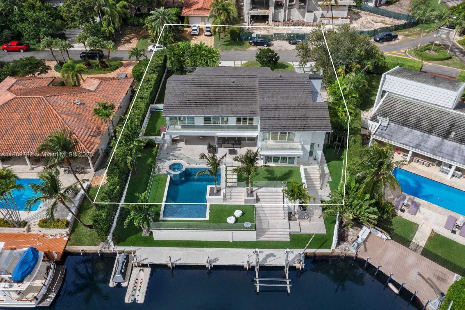 Small Image of 6819 SUNRISE PL, Coral Gables Number 3