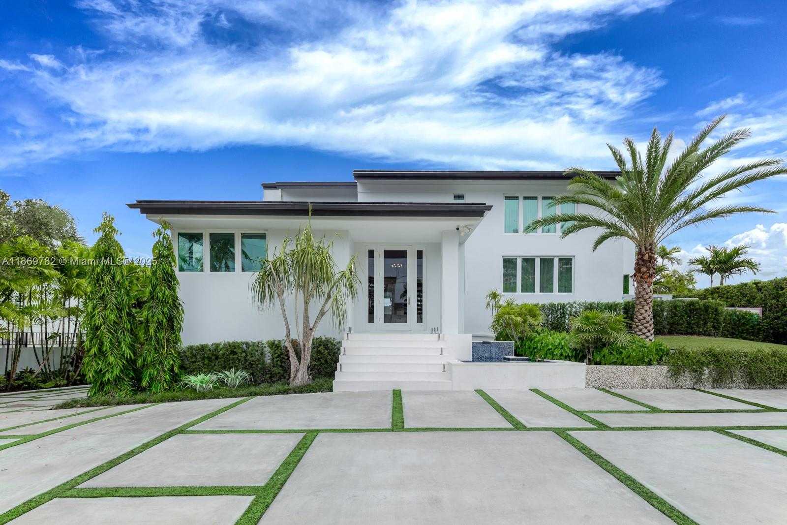 Small Image of 6819 SUNRISE PL, Coral Gables Number 6