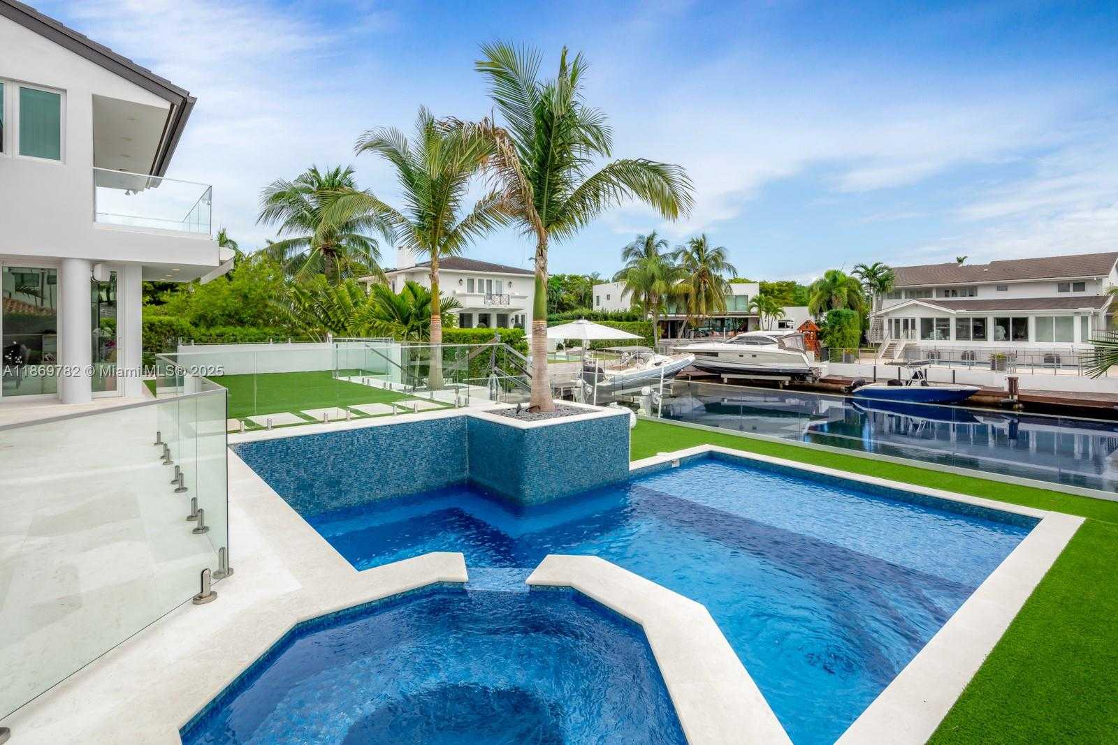 Small Image of 6819 SUNRISE PL, Coral Gables Number 8
