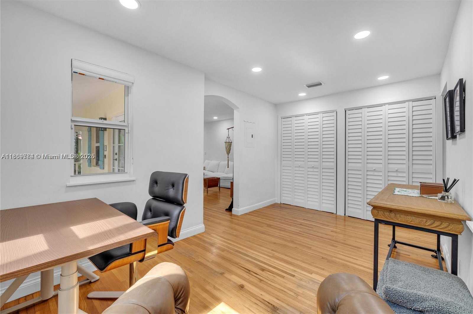 Small Image of 1100 EL RADO ST, Coral Gables Number 10