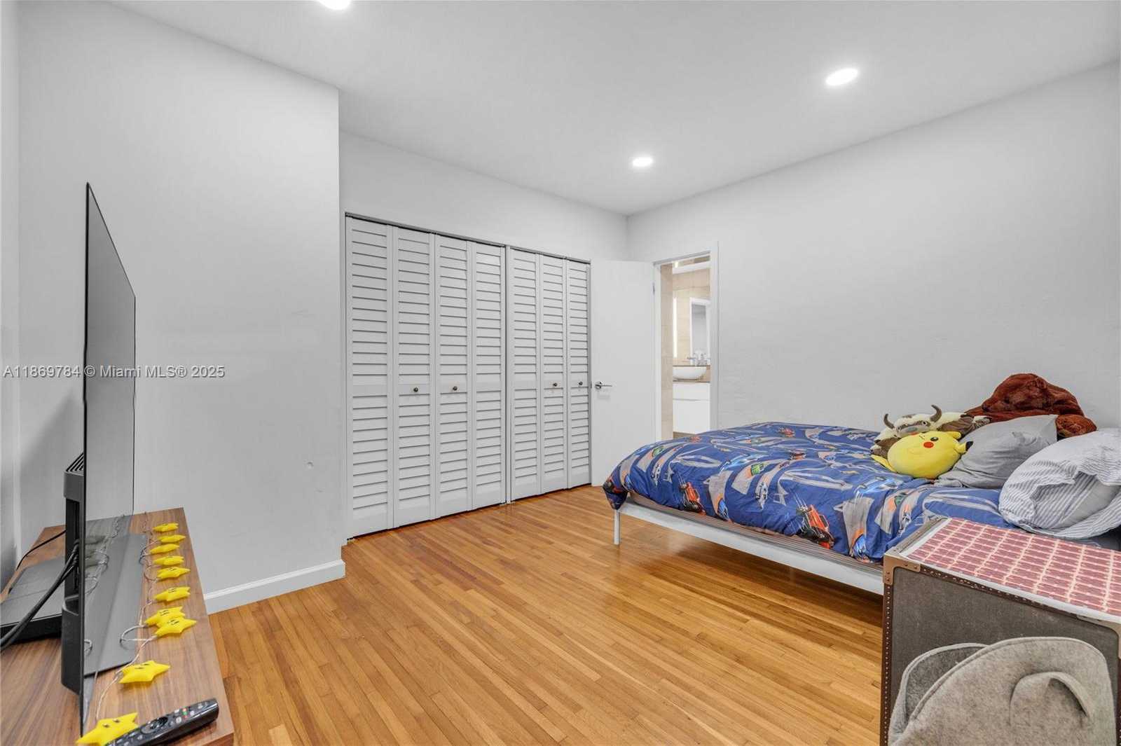 Small Image of 1100 EL RADO ST, Coral Gables Number 12