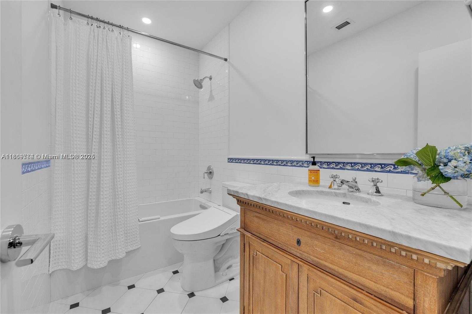 Small Image of 1100 EL RADO ST, Coral Gables Number 13