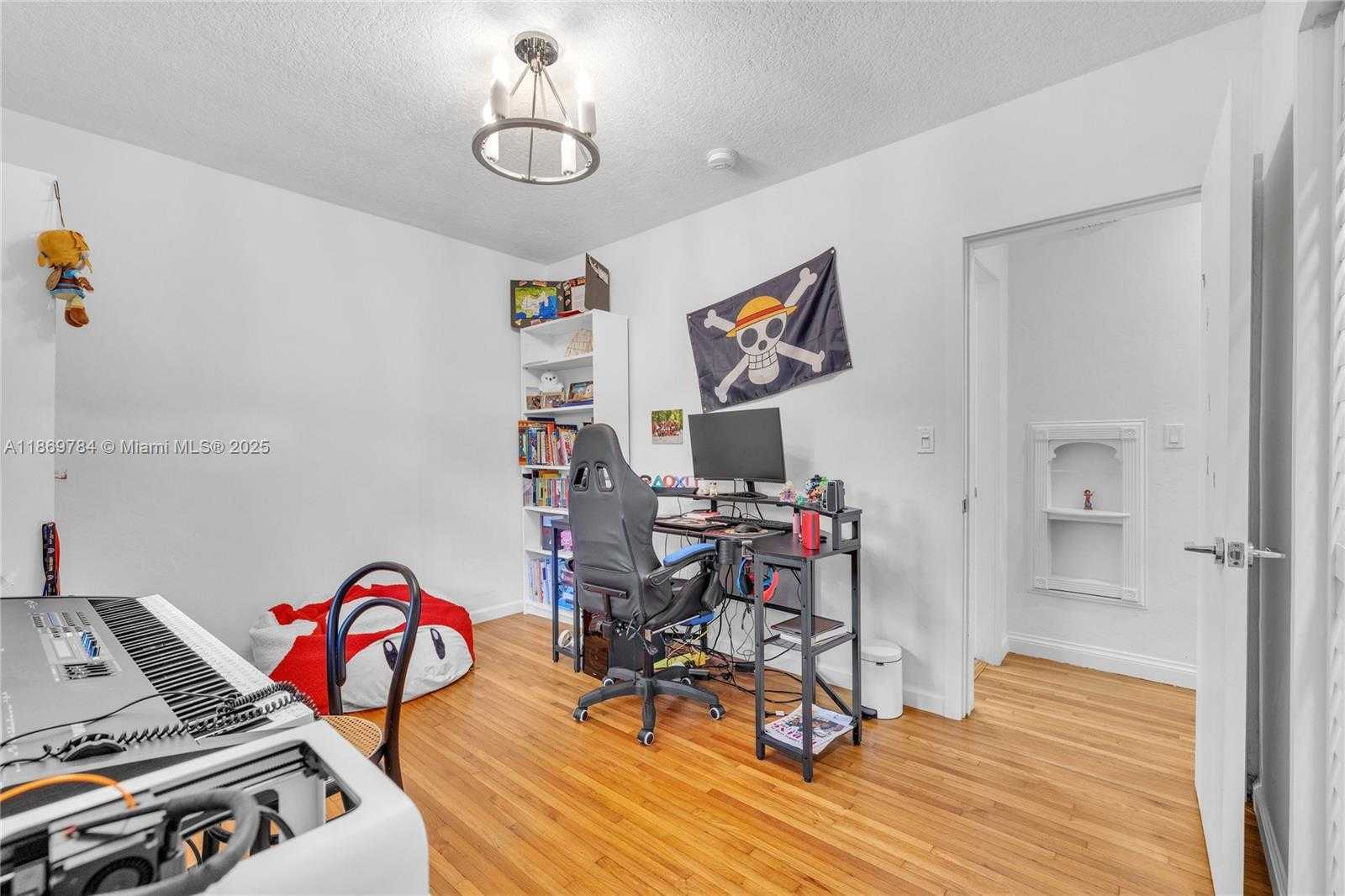 Small Image of 1100 EL RADO ST, Coral Gables Number 14