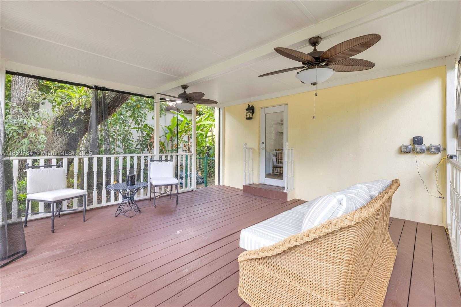 Small Image of 1100 EL RADO ST, Coral Gables Number 17