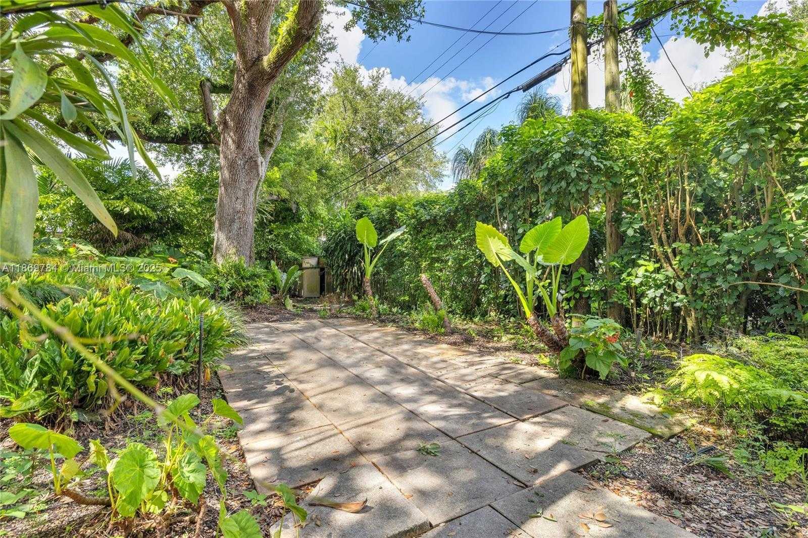 Small Image of 1100 EL RADO ST, Coral Gables Number 18