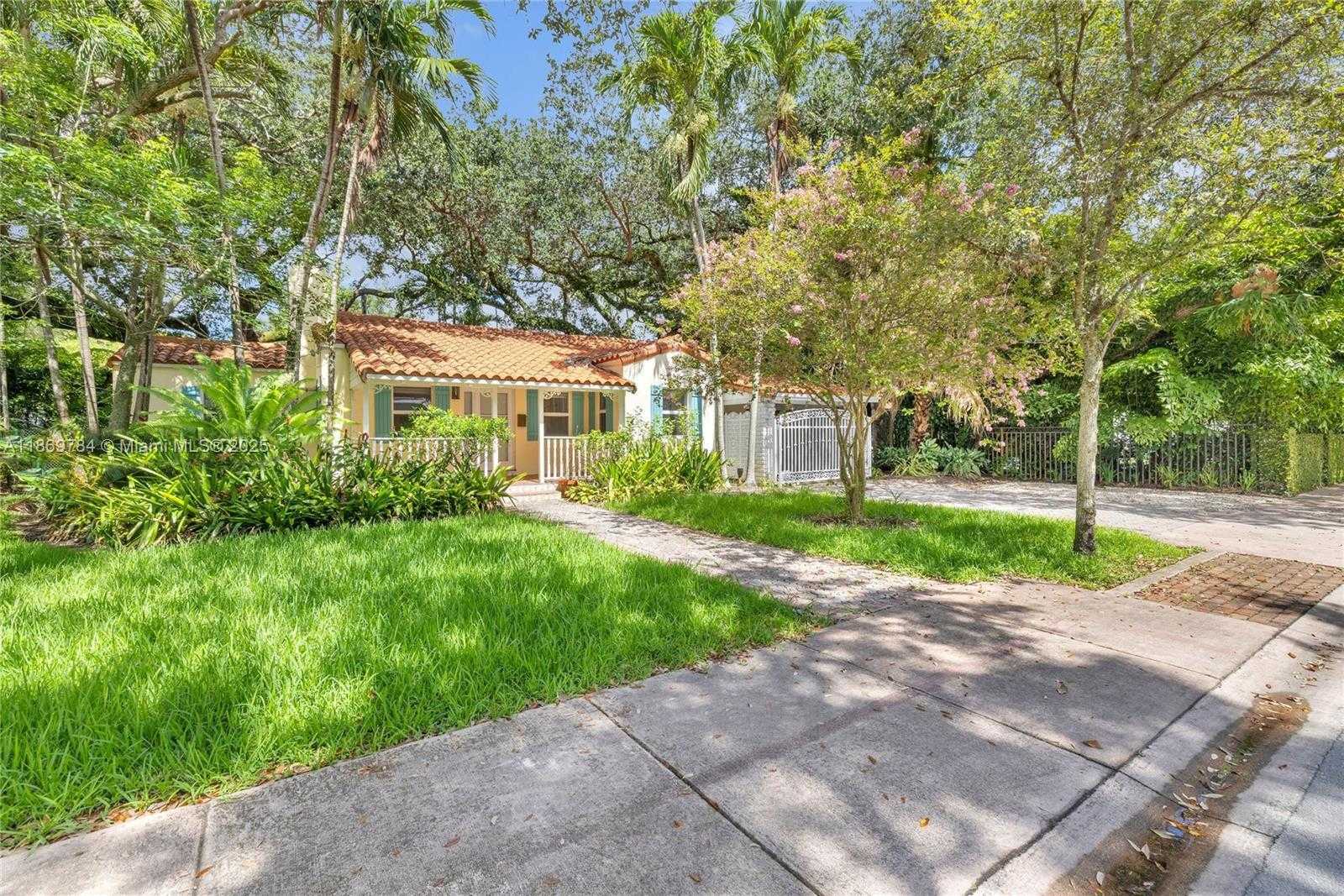 Small Image of 1100 EL RADO ST, Coral Gables Number 21