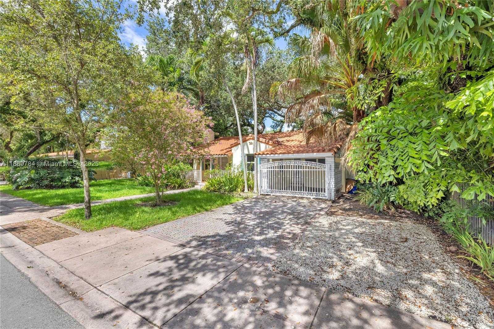 Small Image of 1100 EL RADO ST, Coral Gables Number 22