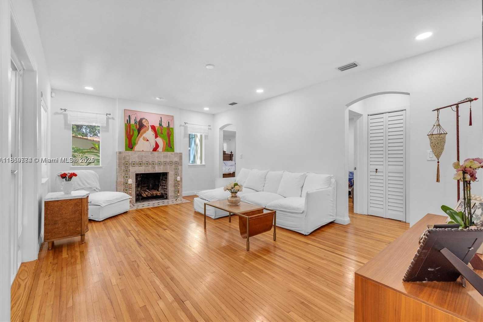 Small Image of 1100 EL RADO ST, Coral Gables Number 3