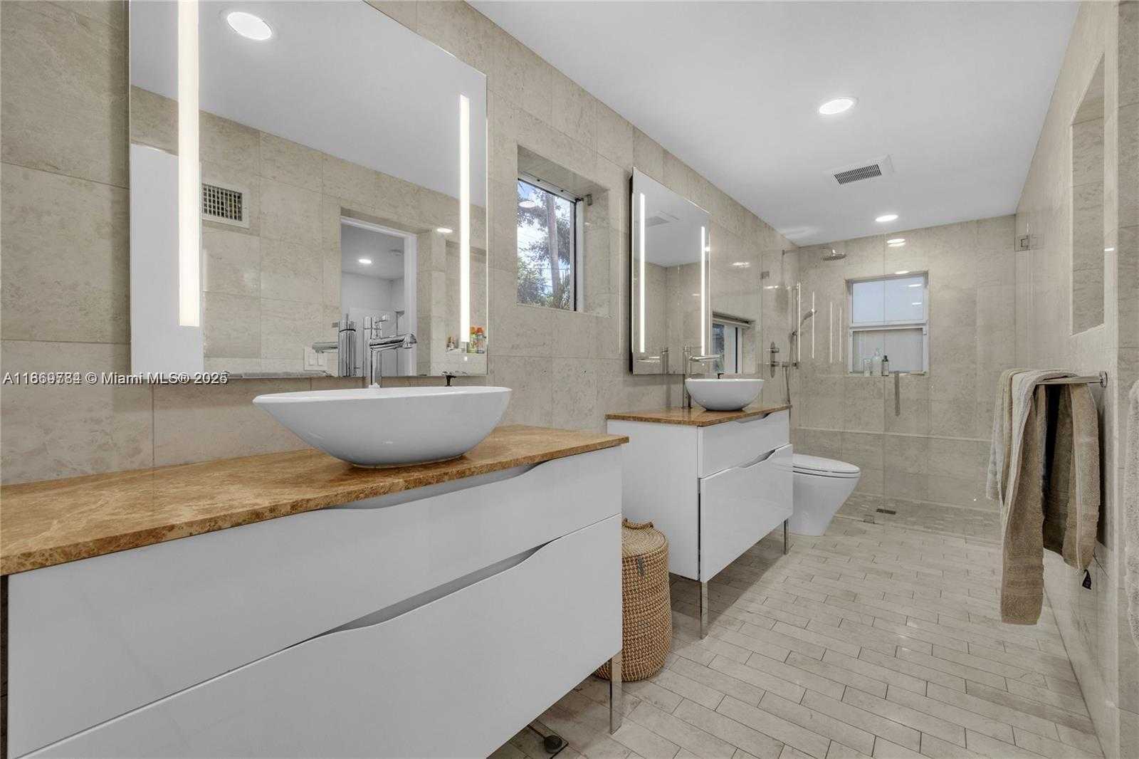 Small Image of 1100 EL RADO ST, Coral Gables Number 9