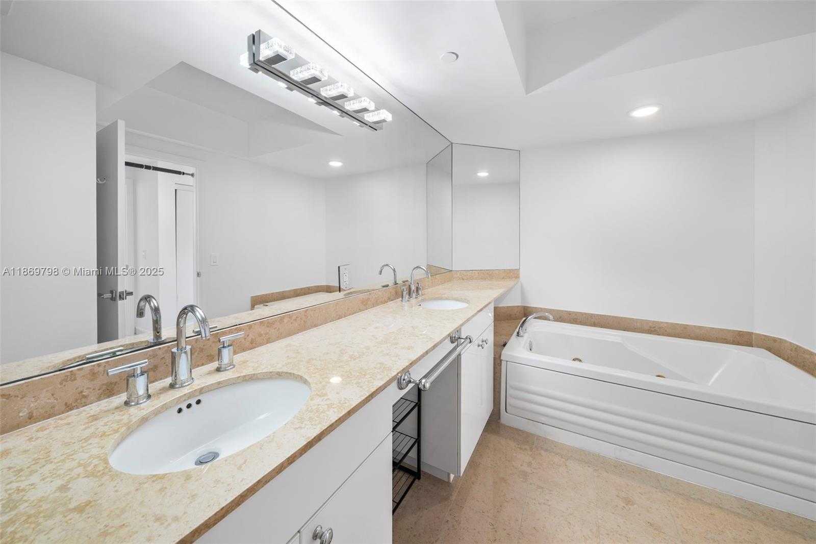 Small Image of 4779 COLLINS AVE #1507, Miami Beach Number 14