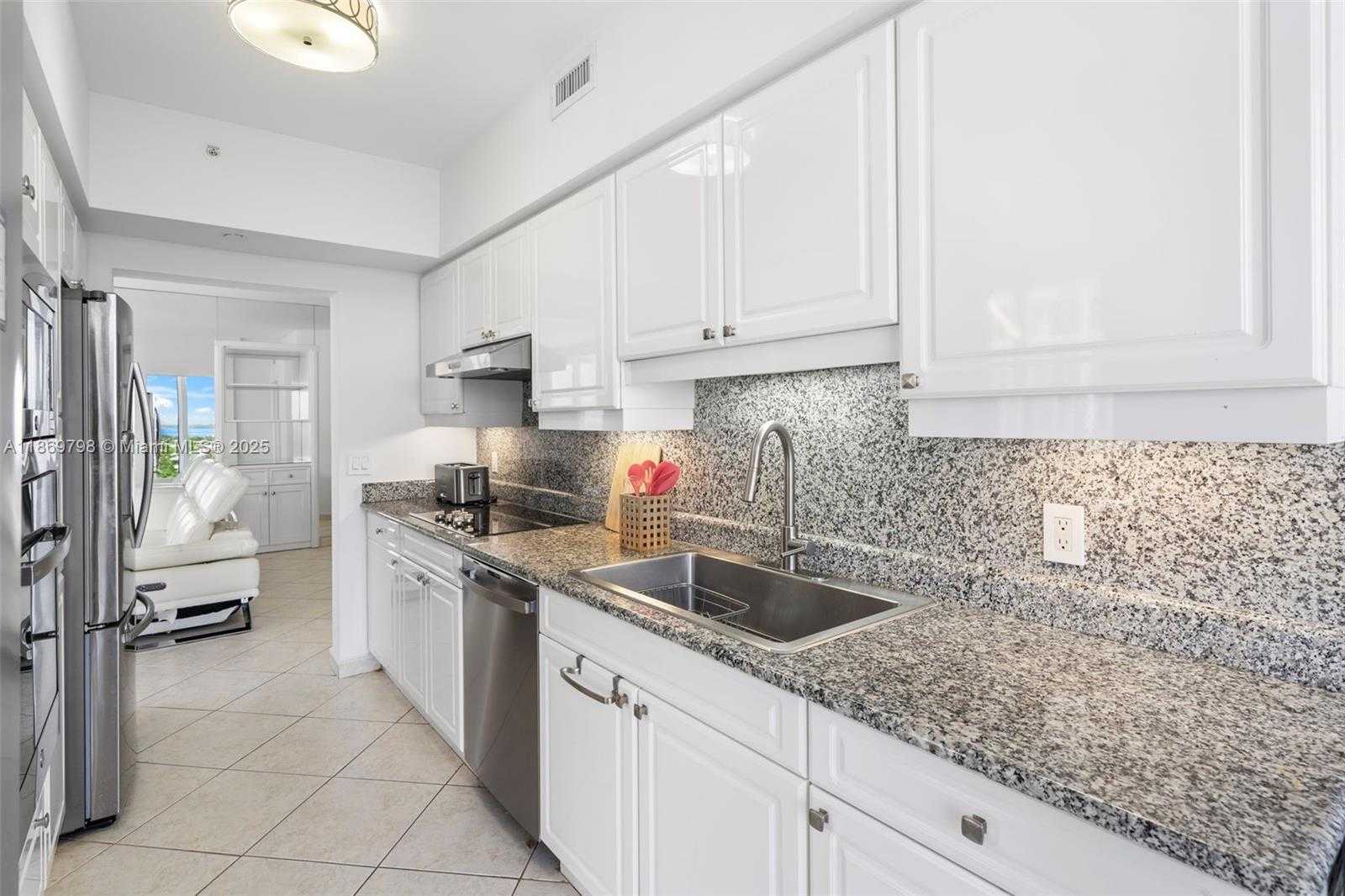Small Image of 4779 COLLINS AVE #1507, Miami Beach Number 8