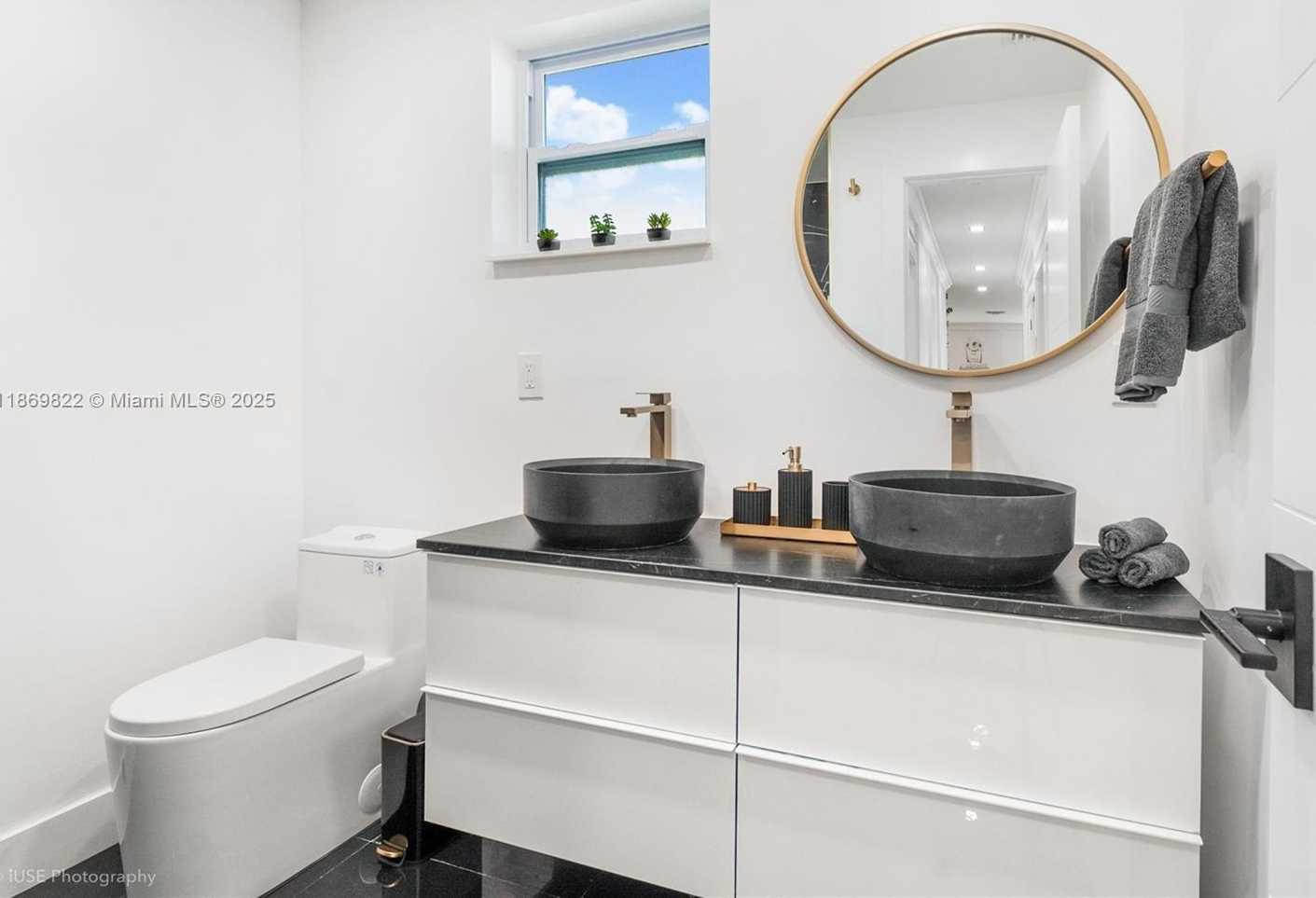 Small Image of 919 NORTH WEST 49 ST, Miami Number 26