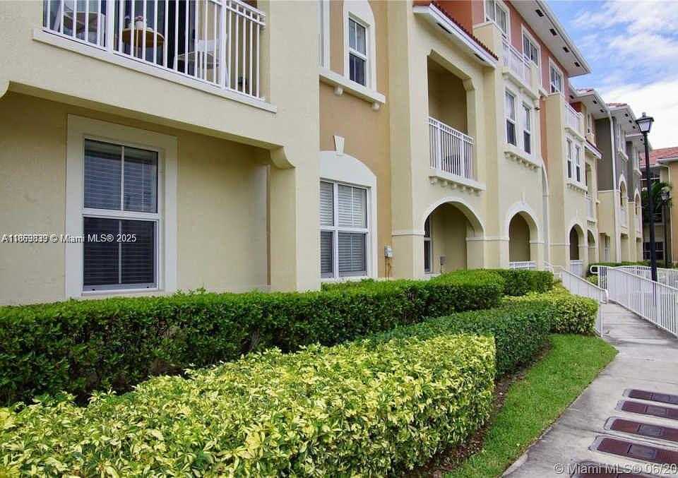Small Image of 10885 NORTH WEST 89TH TERR #202, Doral Number 2