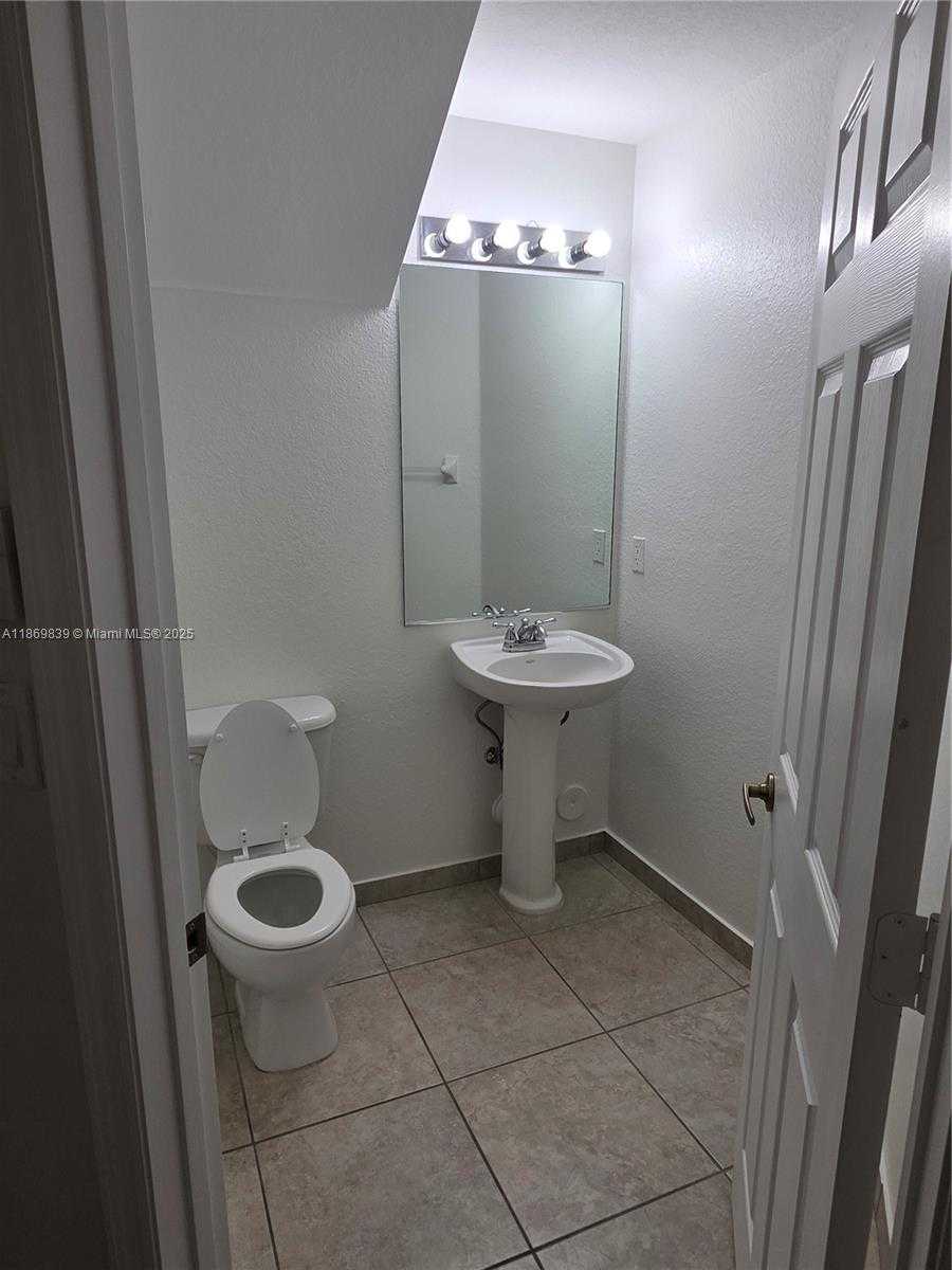 Small Image of 10885 NORTH WEST 89TH TERR #202, Doral Number 6