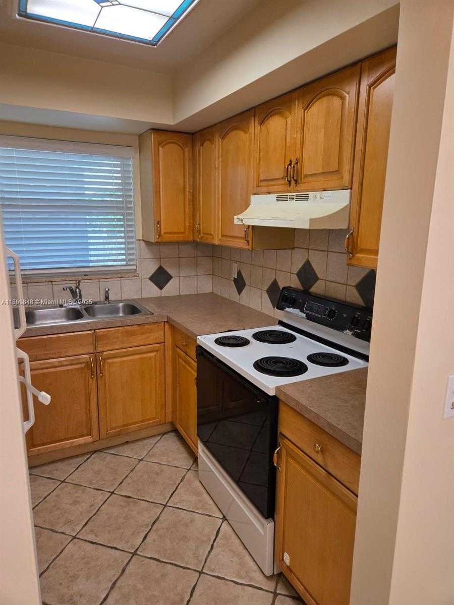 Small Image of 3500 HARRISON ST #10, Hollywood Number 6