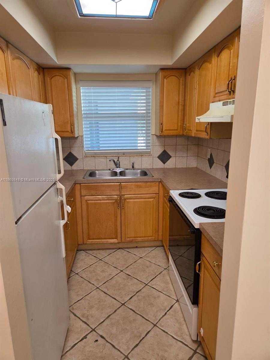 Small Image of 3500 HARRISON ST #10, Hollywood Number 7