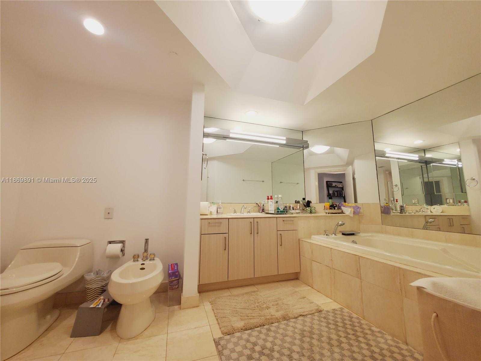 Small Image of 2000 ISLAND BLVD #2703, Aventura Number 15