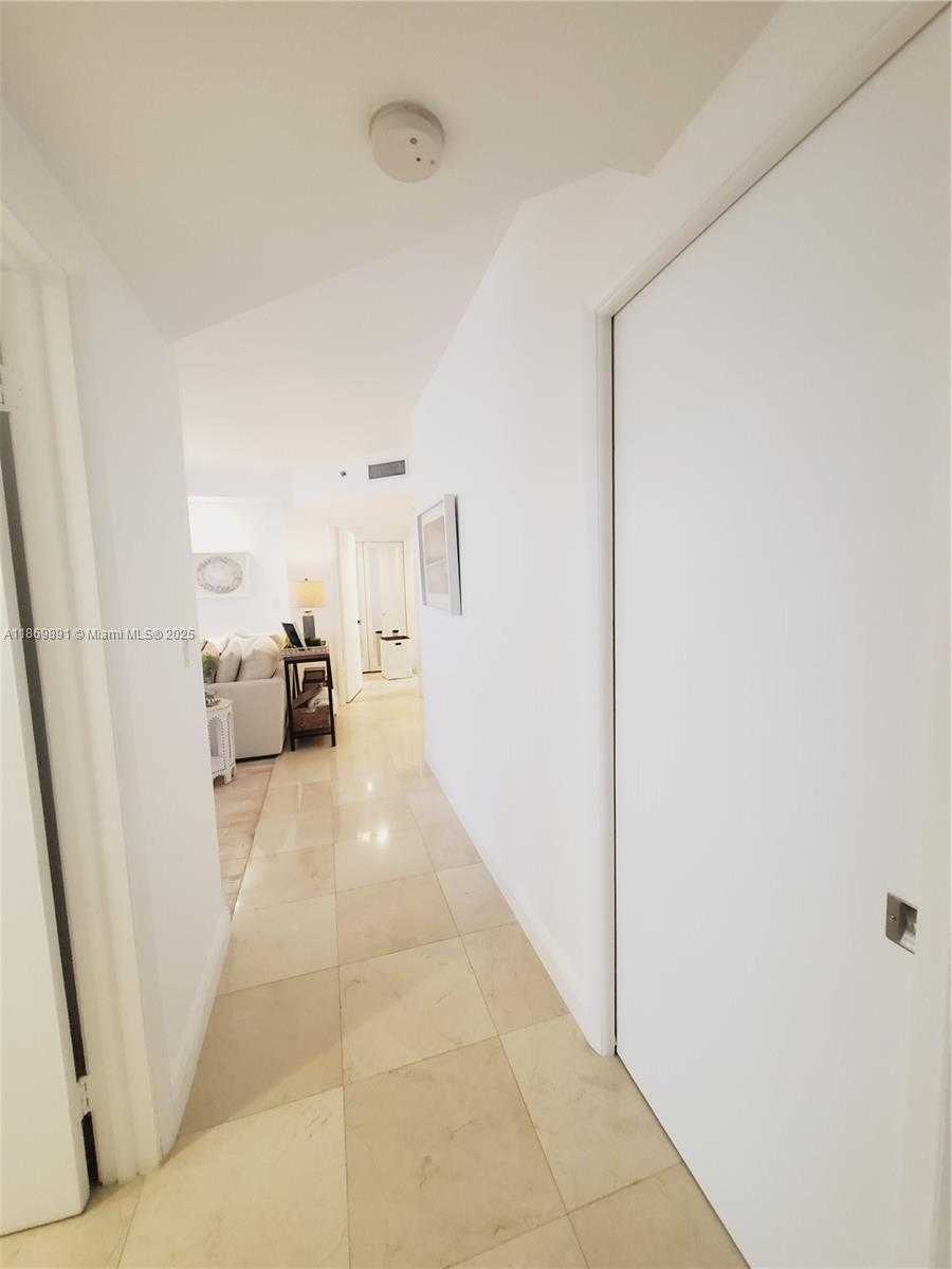 Small Image of 2000 ISLAND BLVD #2703, Aventura Number 17