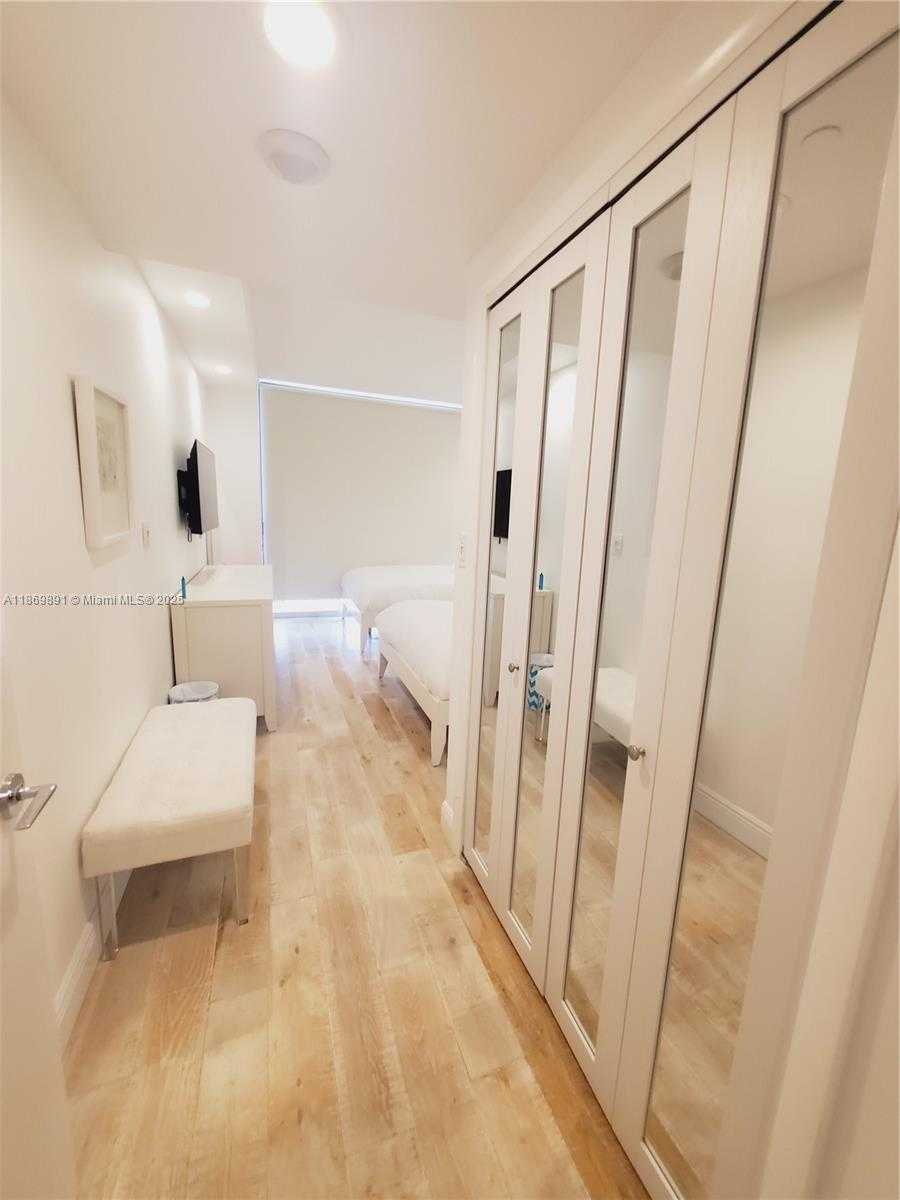 Small Image of 2000 ISLAND BLVD #2703, Aventura Number 19