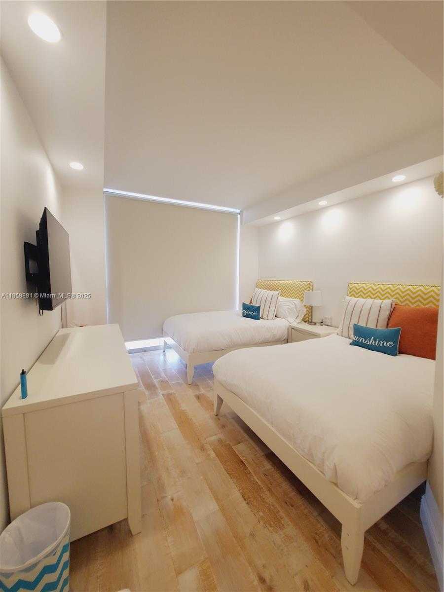 Small Image of 2000 ISLAND BLVD #2703, Aventura Number 20